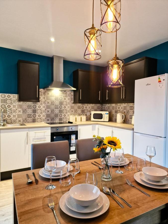 Modern And Spacious Apartment! *